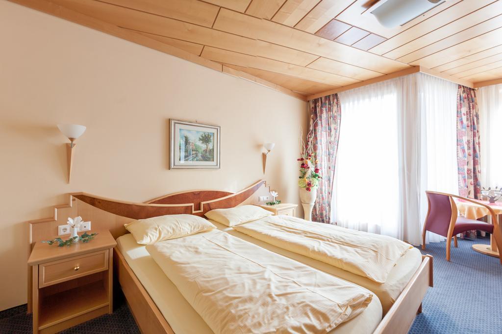 Hotel & Kurpension Weiss Bad Tatzmannsdorf Quarto foto